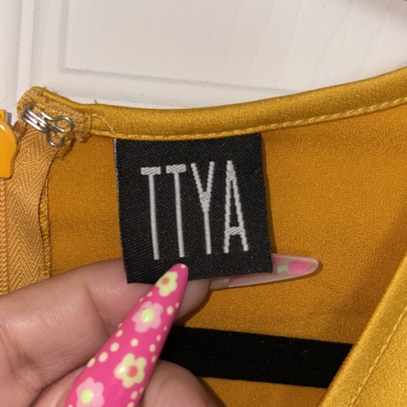 TTYA London Knot Front Dress - Picture 4 of 6